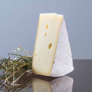 Sextner Almkäse – Formaggio a pasta semidura finemente speziato dell'Alto Adige